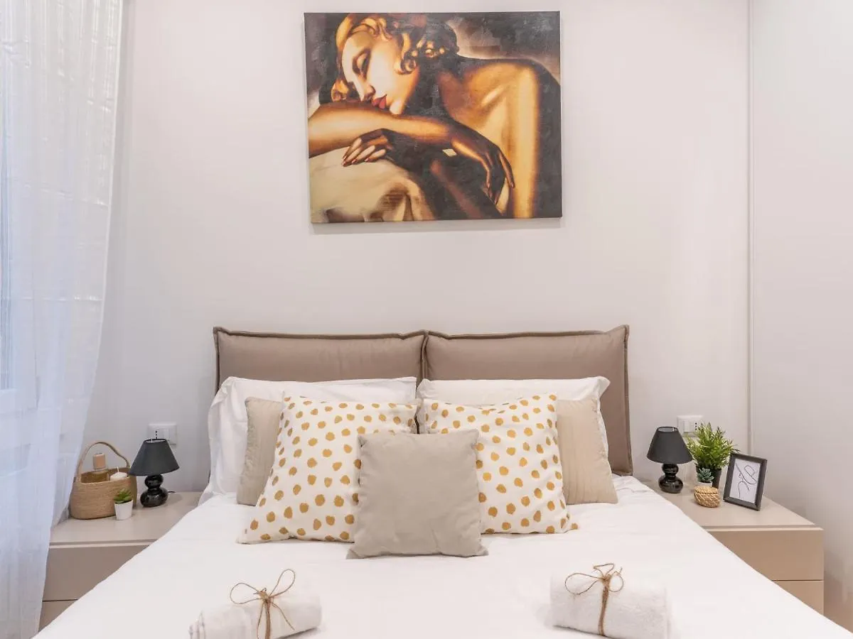 The Best Rent - Gorgeous One-Bedroom Apartment In Ticinese Милан