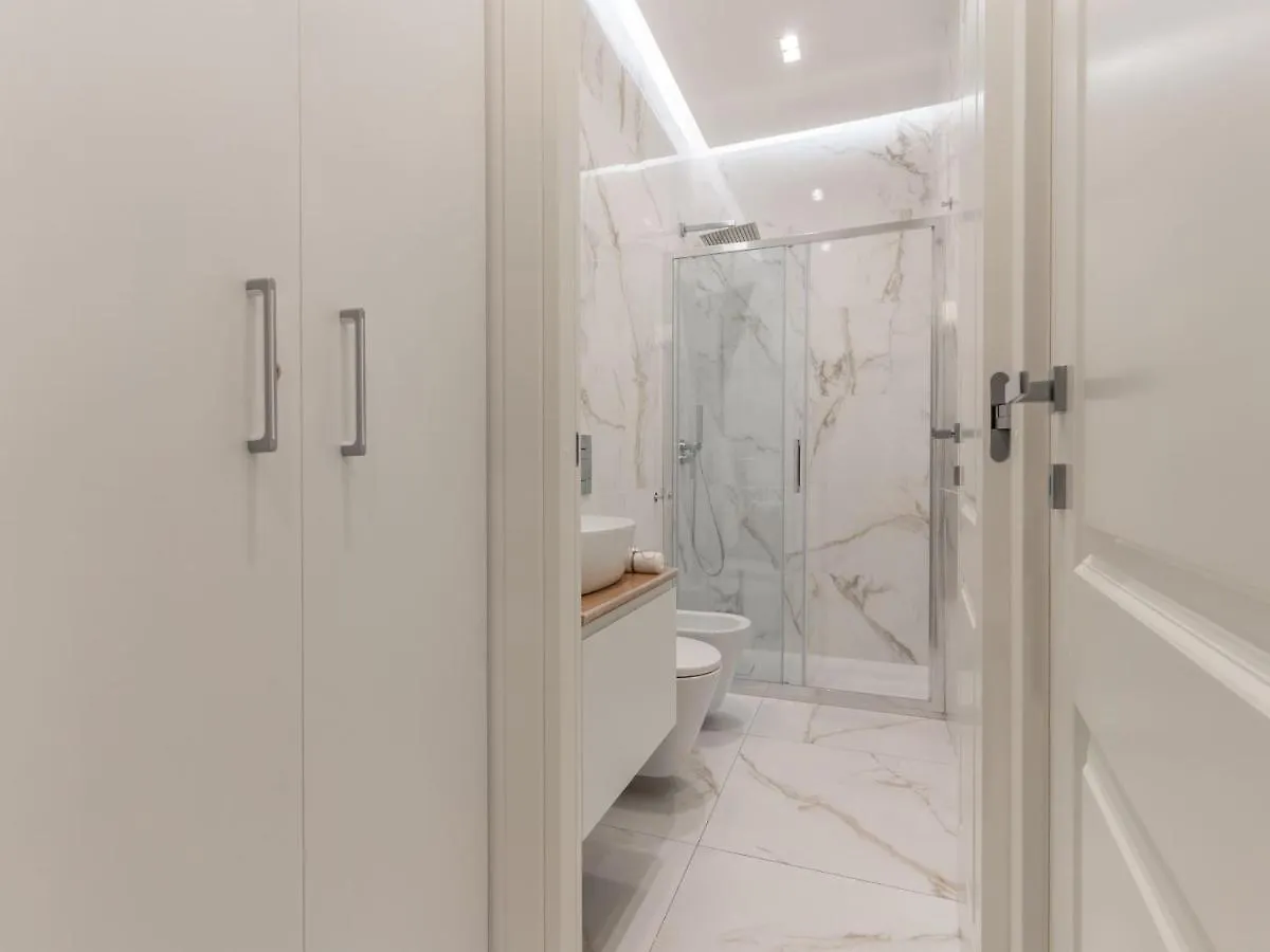 The Best Rent - Gorgeous One-Bedroom Apartment In Ticinese Милан